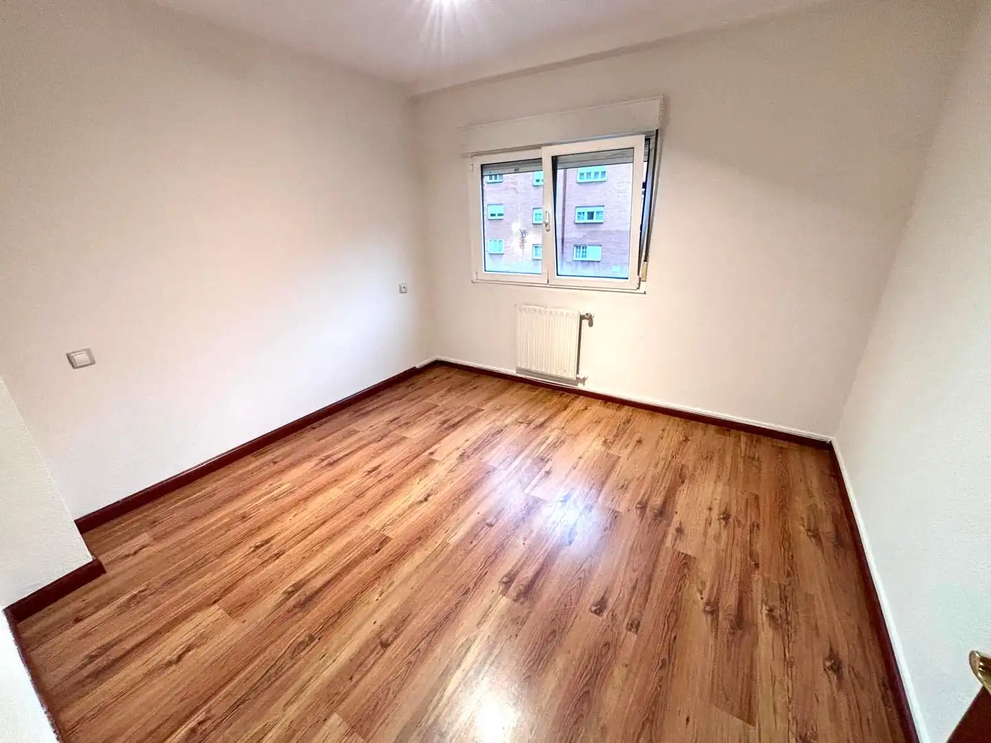 Dormitori de Pis en venda en Gijón  amb Calefacció, Parquet i Terrassa