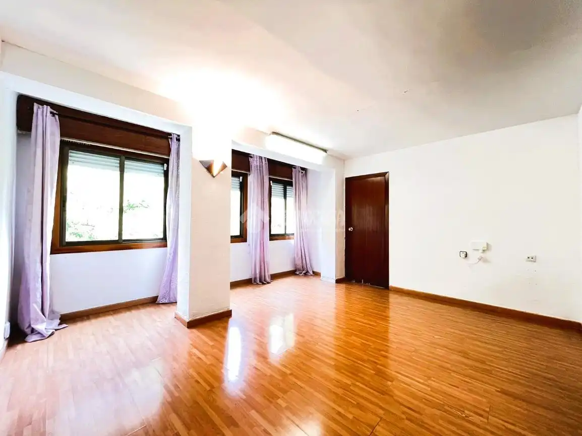 Piso en venta en L'Hospitalet de Llobregat con Parquet y Alarma
