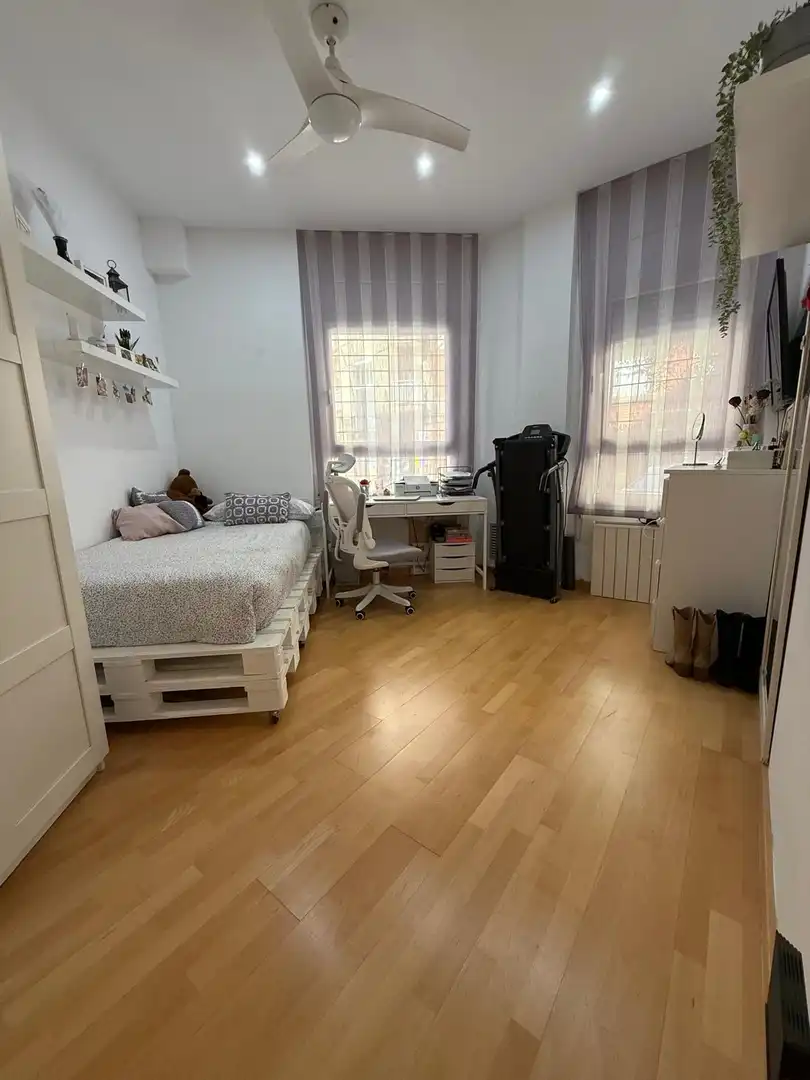 Schlafzimmer von Maisonette zum Verkauf in L'Hospitalet de Llobregat mit Klimaanlage, Heizung und Parkett