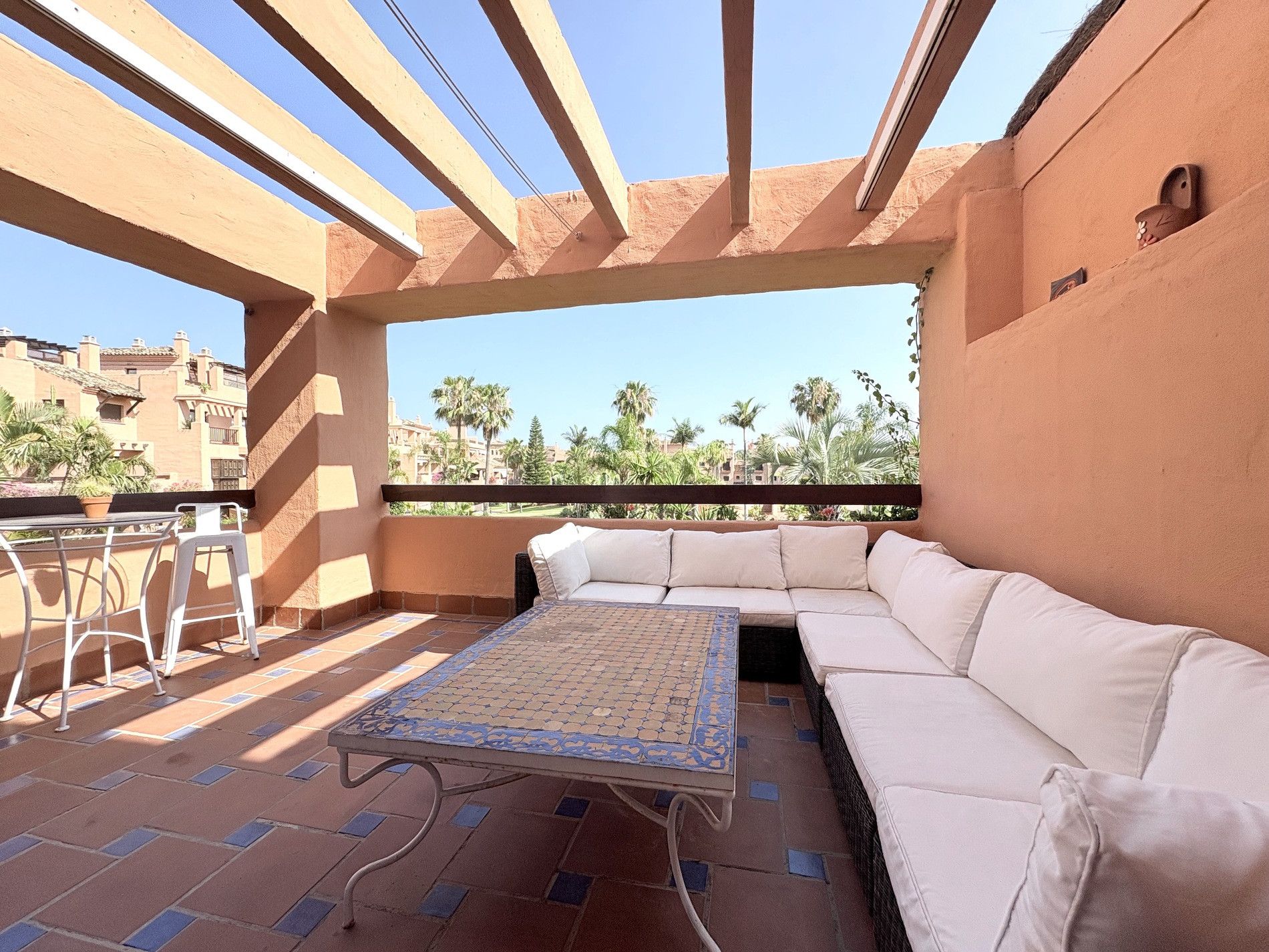 Terrassa de Apartament de lloguer en Estepona amb Aire condicionat, Terrassa i Piscina