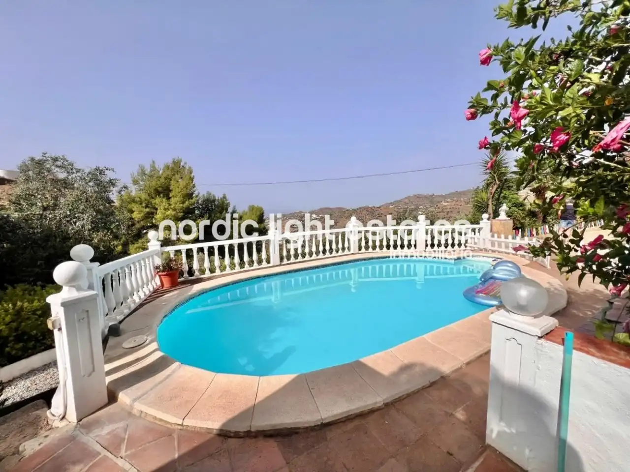 House with pool for sale in Torrox Pueblo