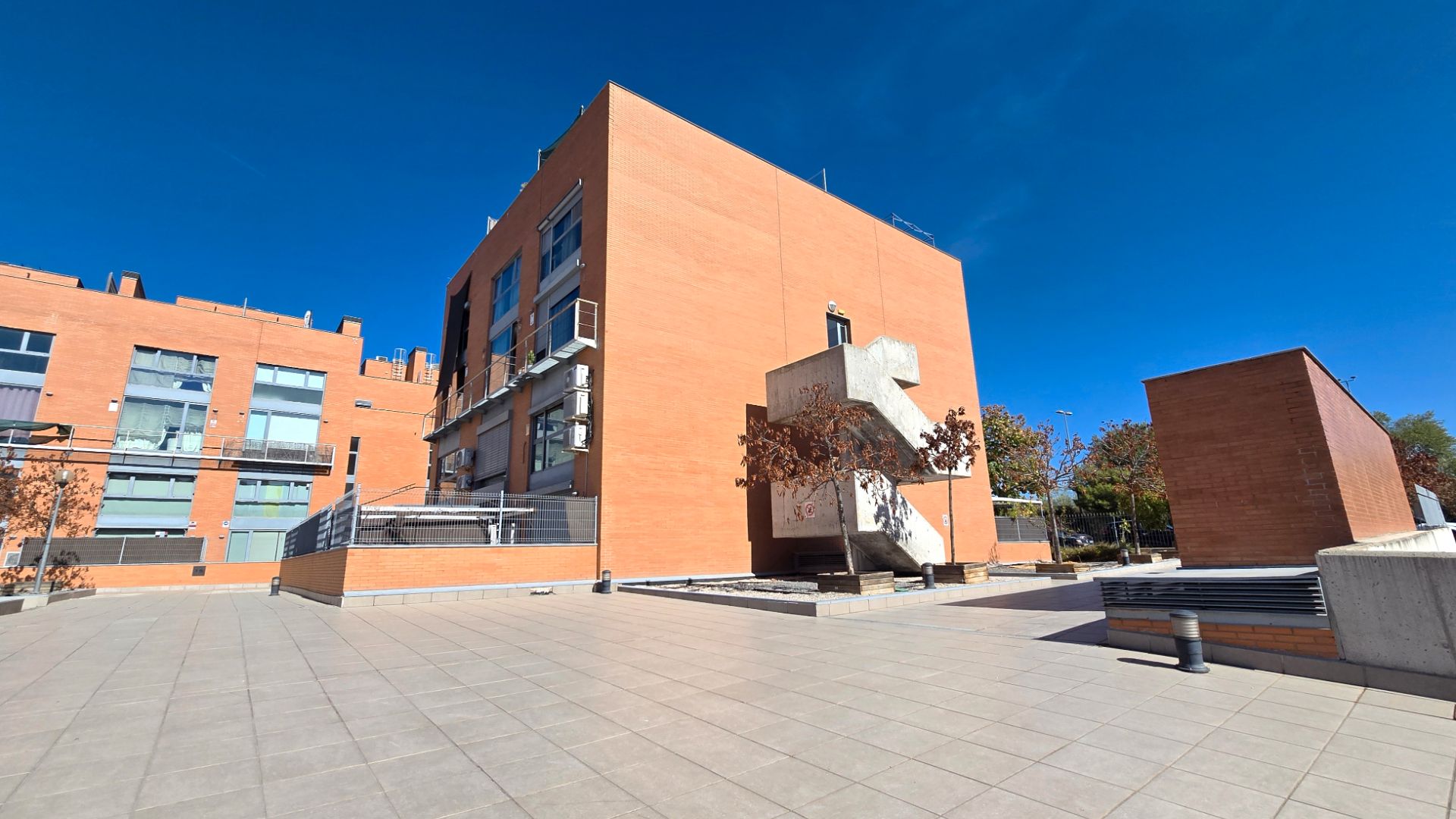 Vista exterior de Dúplex en venta en Alcorcón con Aire acondicionado, Parquet y Terraza