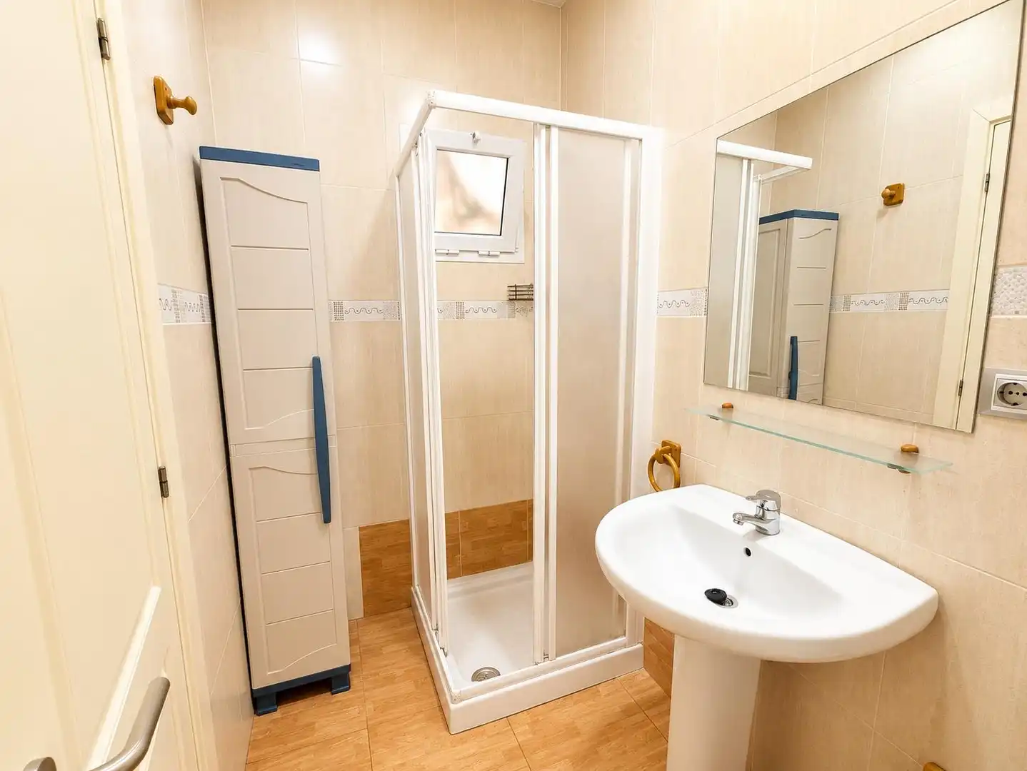 Bathroom of Apartments for rent in Las Palmas de Gran Canaria  with Parquet flooring
