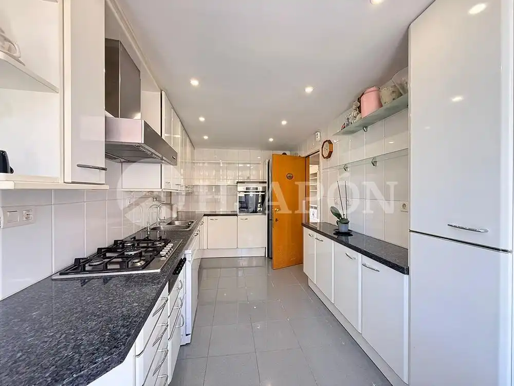 Cocina de Casa adosada en venta en El Masnou con Calefacción, Jardín privado y Terraza