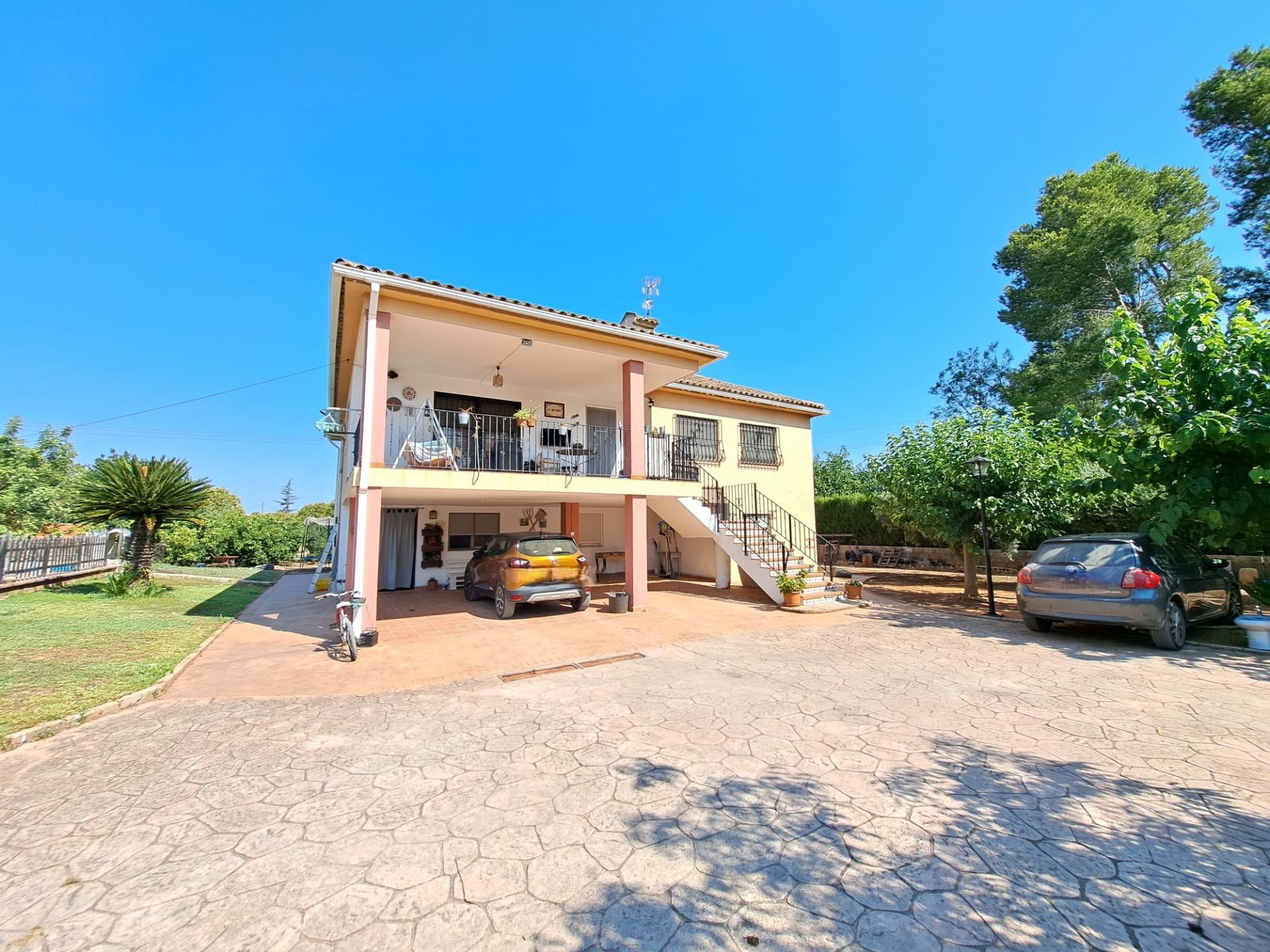 Vista exterior de Casa o xalet en venda en Alzira amb Aire condicionat, Calefacció i Jardí privat
