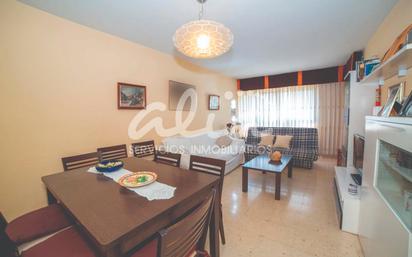 Living room of Flat for sale in  Madrid Capital  with Heating, Terrace and Furnished