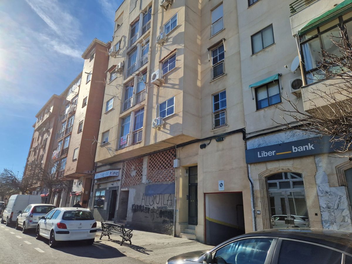 Vista exterior de Pis en venda en Cáceres Capital amb Terrassa