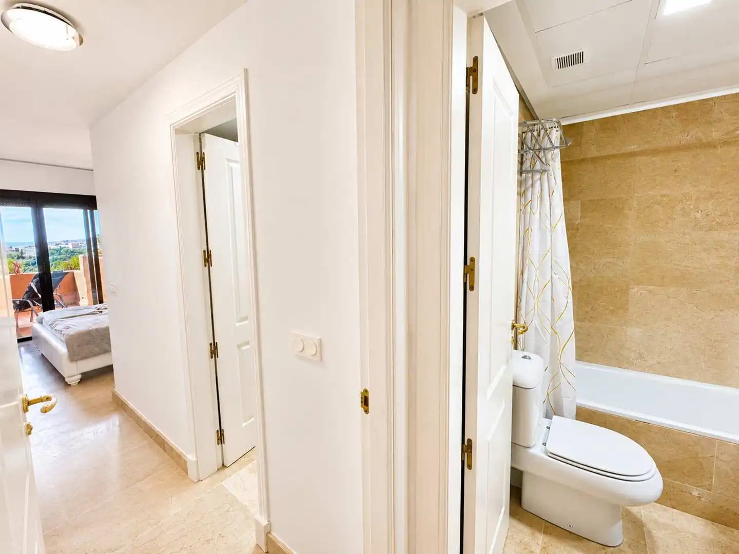 Baño de Apartamento en venta en Manilva con Aire acondicionado, Calefacción y Terraza