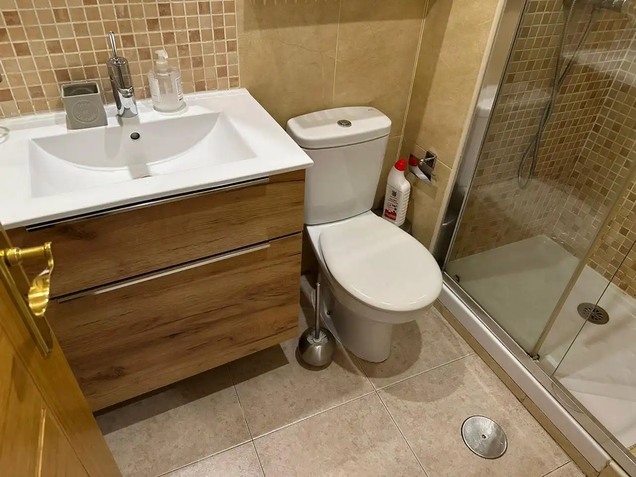 Bany de Pis de lloguer en Madrid amb Aire condicionat, Calefacció i Moblat