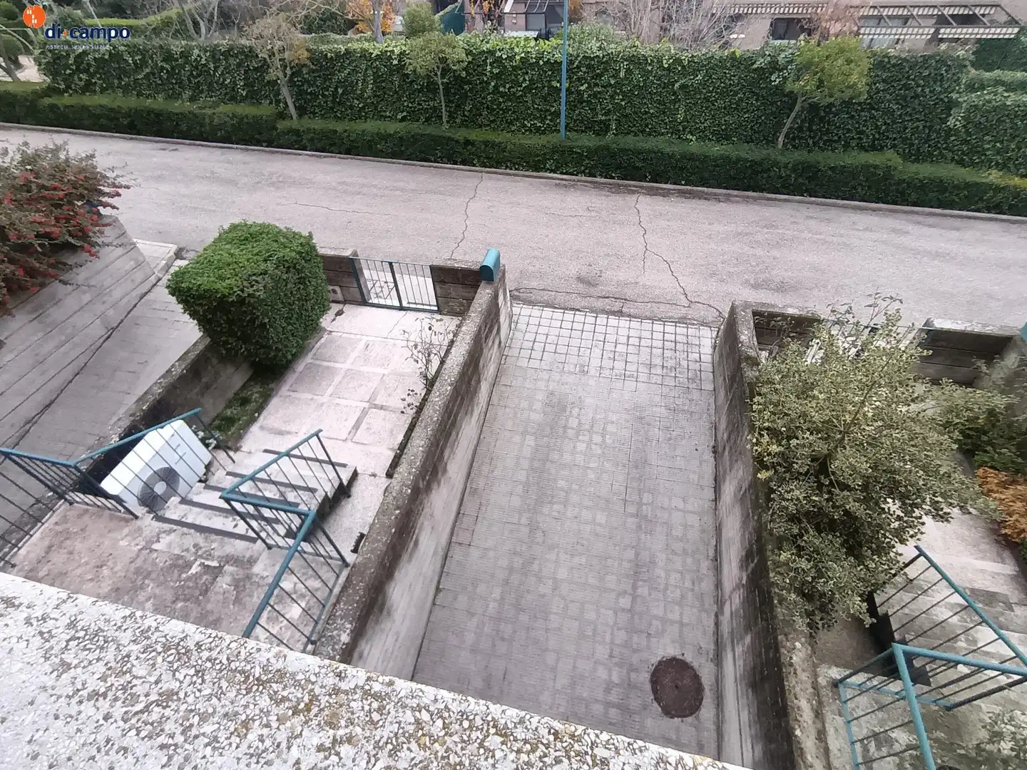 Aparcament de Casa adosada en venda en Valladolid amb Jardí privat, Traster i Piscina comunitària