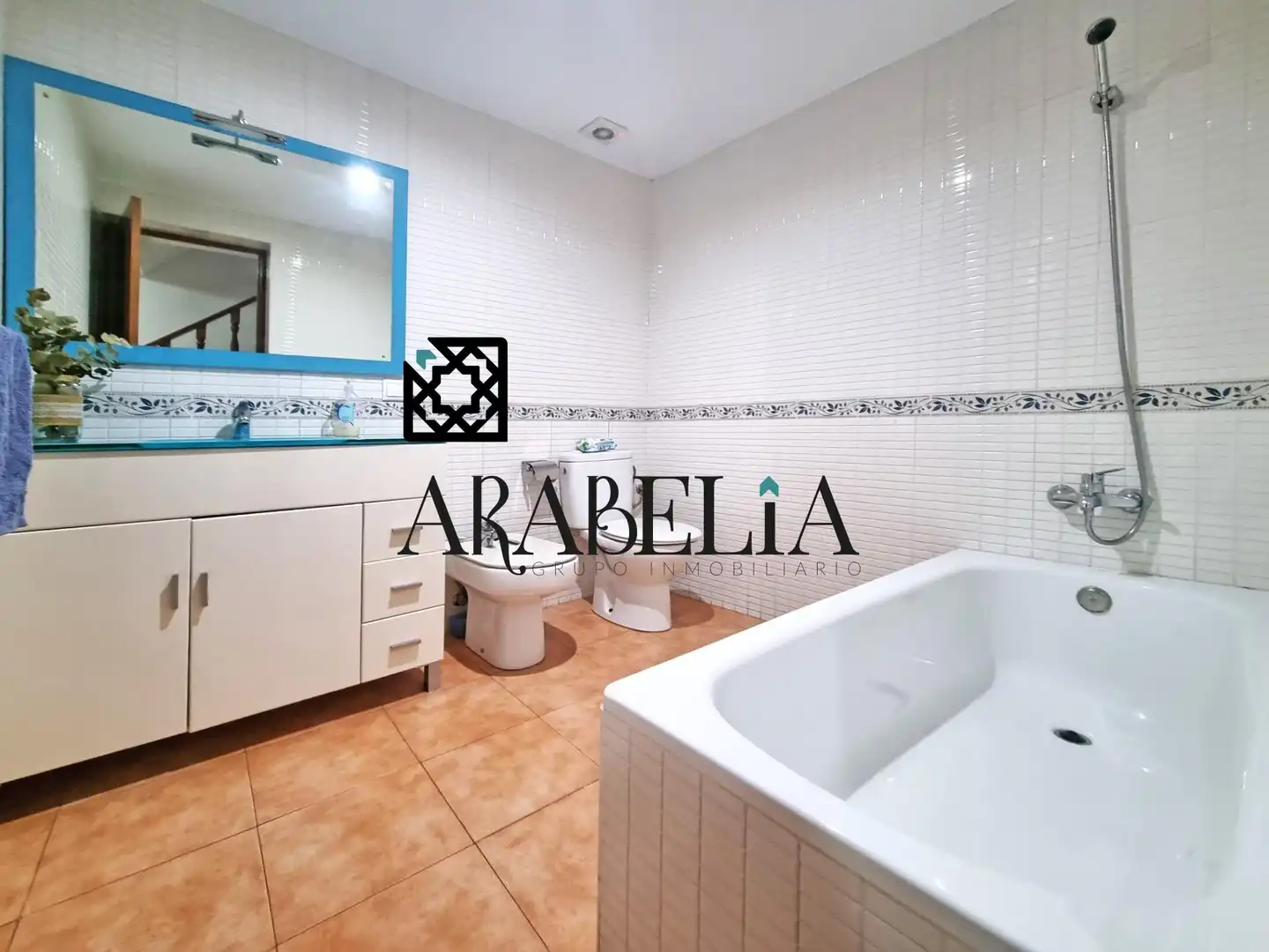 Bany de Casa o xalet en venda en Córdoba amb Aire condicionat, Calefacció i Terrassa