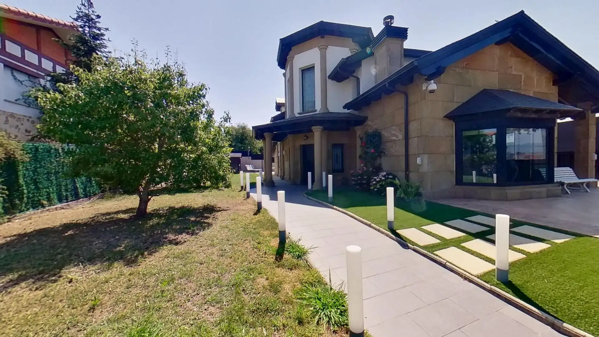 Vista exterior de Casa o xalet en venda en Berango amb Calefacció, Jardí privat i Terrassa