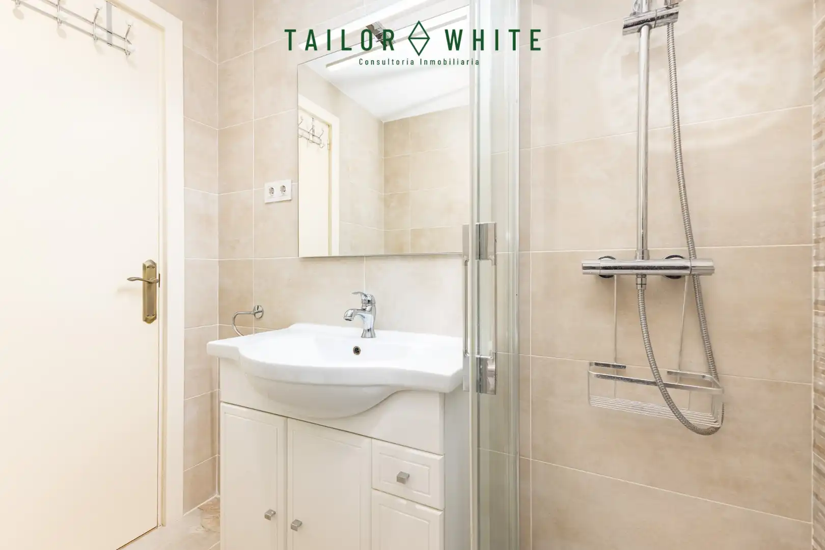 Baño de Piso en venta en Barcelona con Calefacción y Terraza