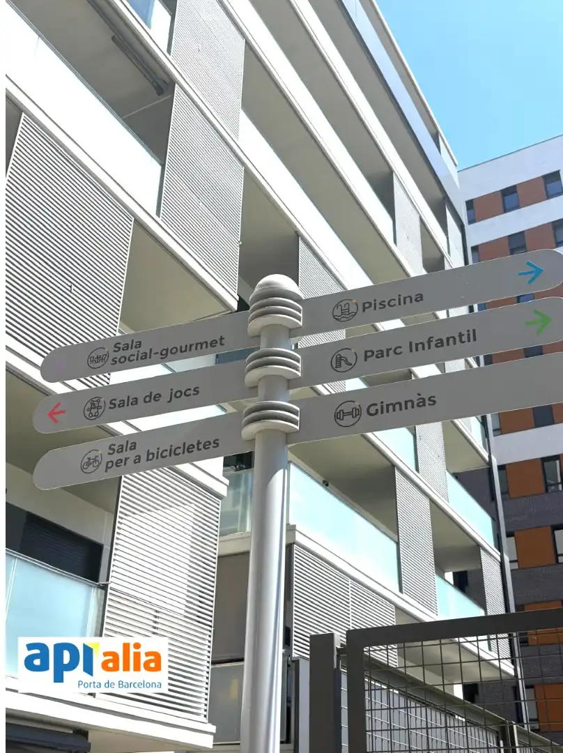 Vista exterior de Pis en venda en Sant Feliu de Llobregat amb Aire condicionat, Calefacció i Terrassa