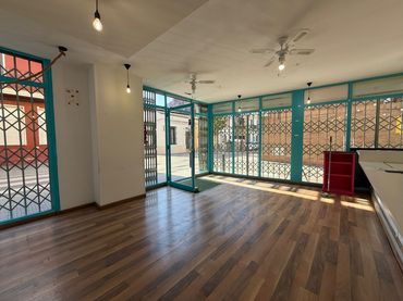 Locale commerciale in affitto a Instituts