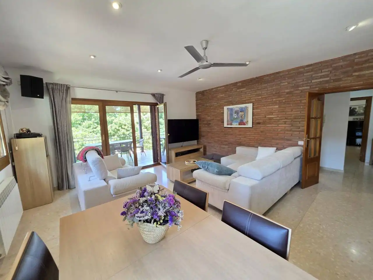 Sala de estar de Casa o chalet en venta en Montcada i Reixac con Aire acondicionado, Calefacción y Jardín privado