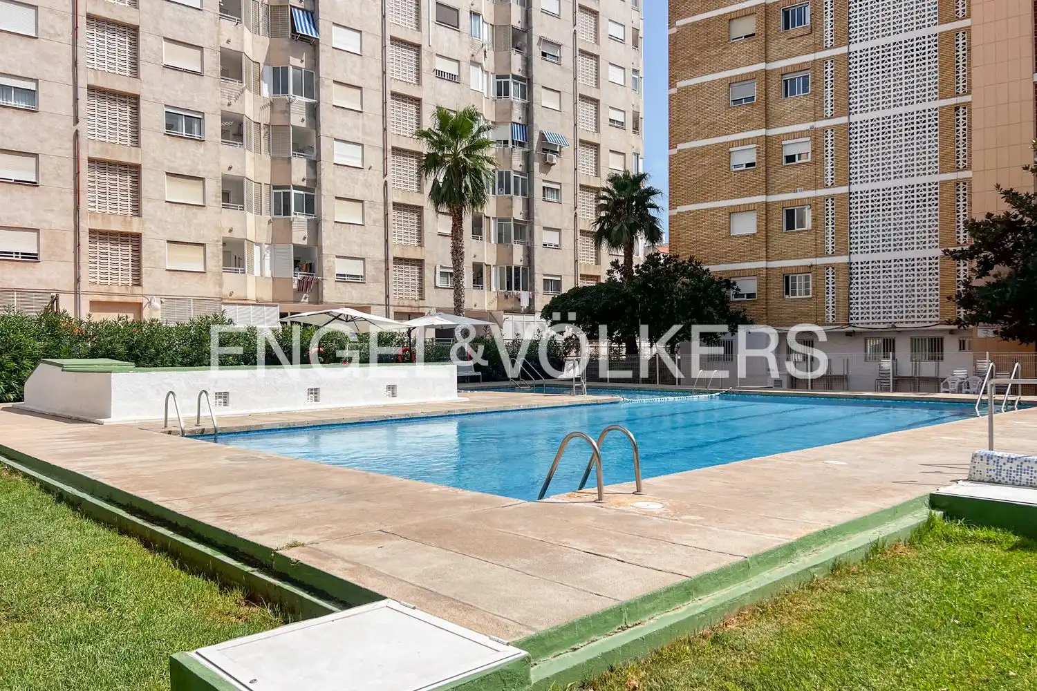 Außenansicht von Wohnung zur Miete in La Pobla de Farnals mit Heizung, Privatgarten und Schwimmbad