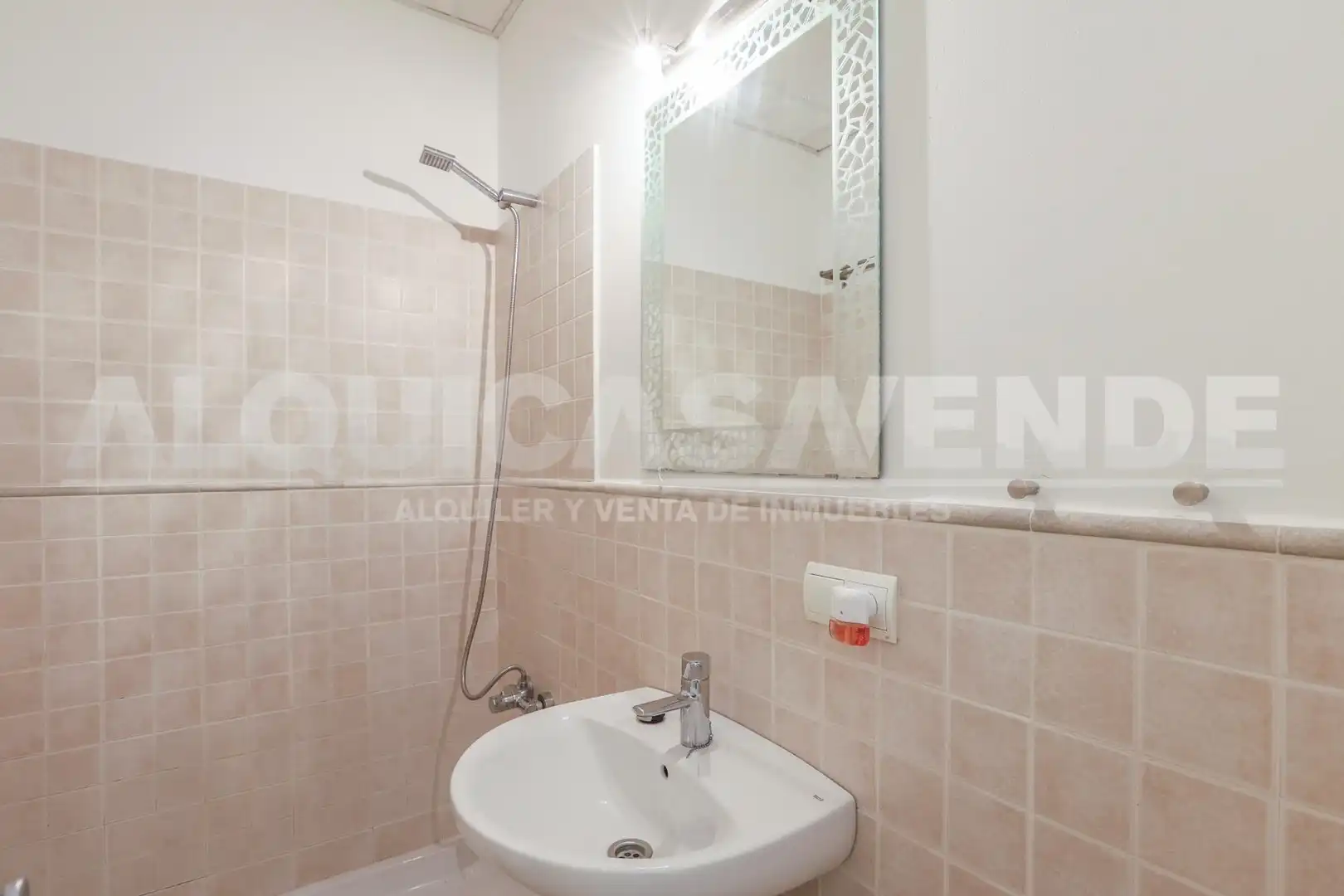 Baño de Apartamento en venta en Sevilla con Aire acondicionado, Amueblado y Balcón