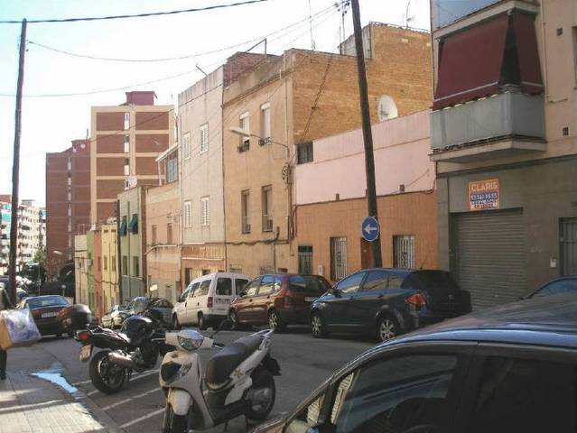 Piso en Venta en C/ Nuestra Señora De Lourdes en Llefià