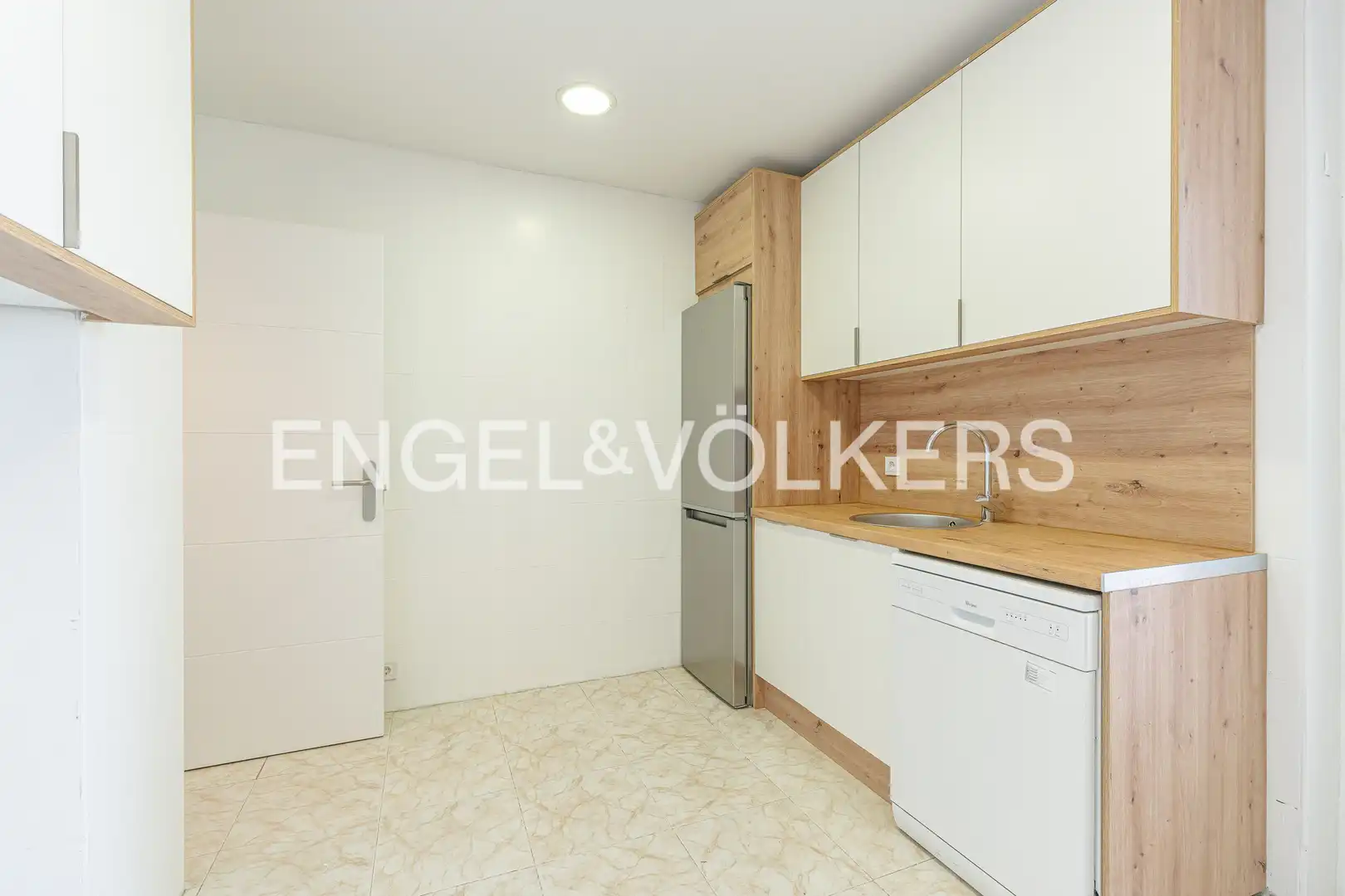 Kitchen of Flat for rent in Madrid  with Air Conditioner, Heating and Terrace