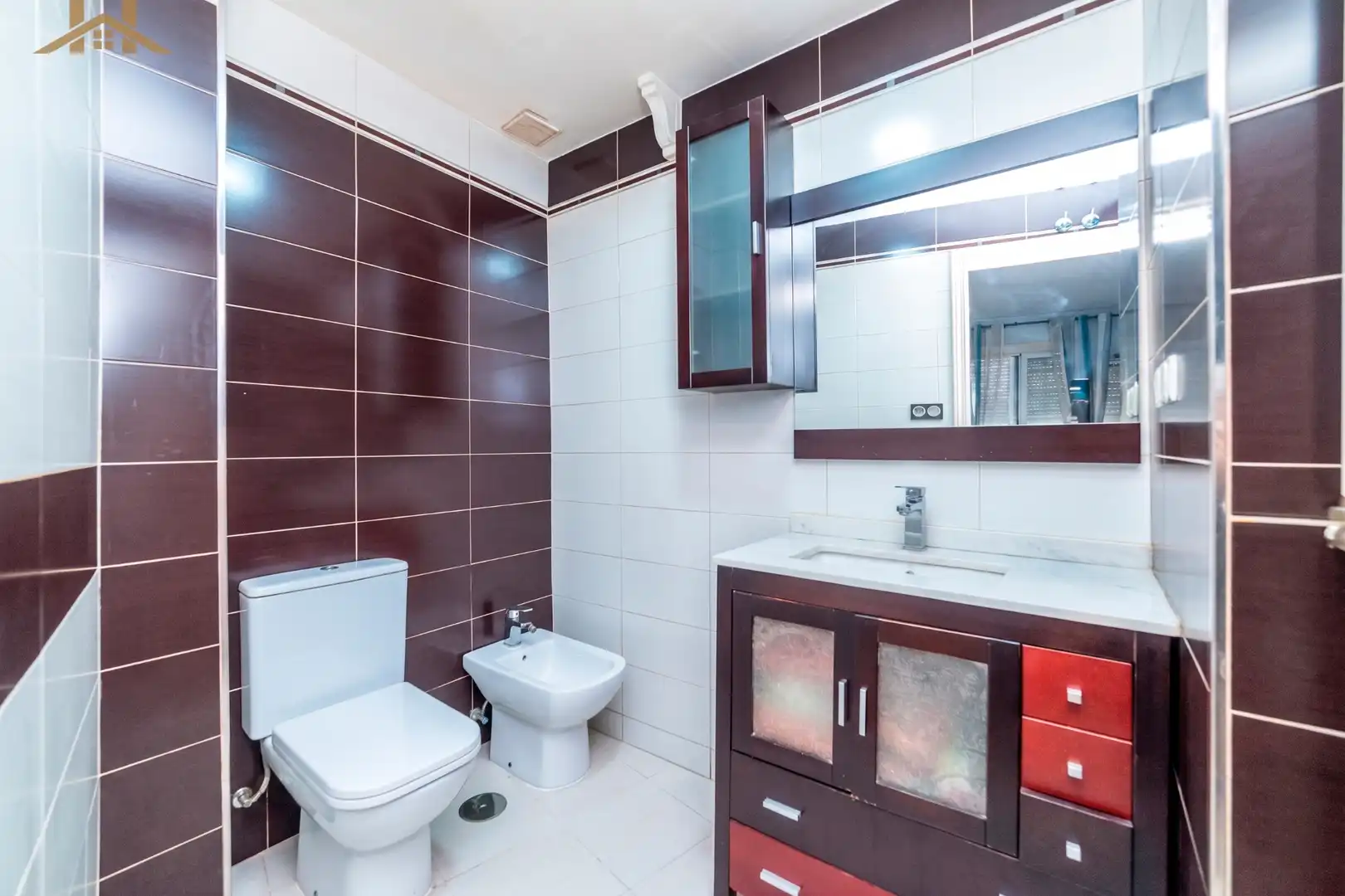 Badezimmer von Erdgeschoss zum Verkauf in Leganés mit Klimaanlage und Heizung