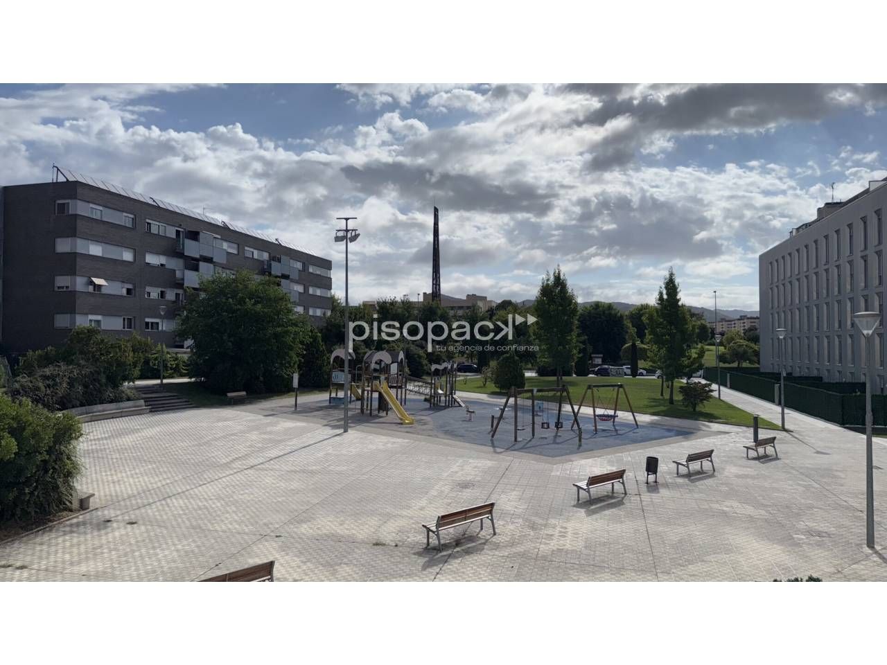 Vista exterior de Pis en venda en Egüés amb Calefacció, Parquet i Traster