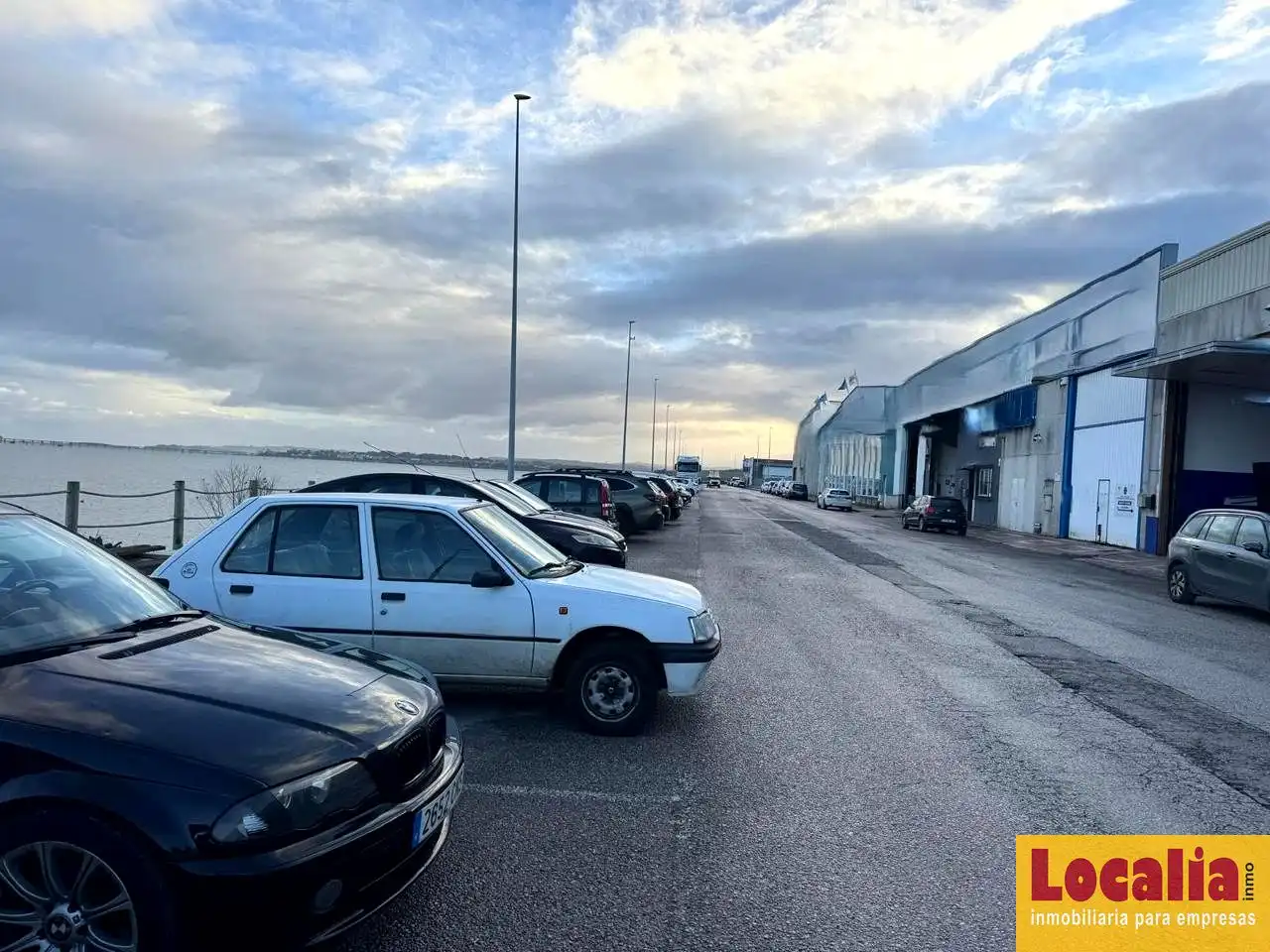 Nau industrial de lloguer a La Mies