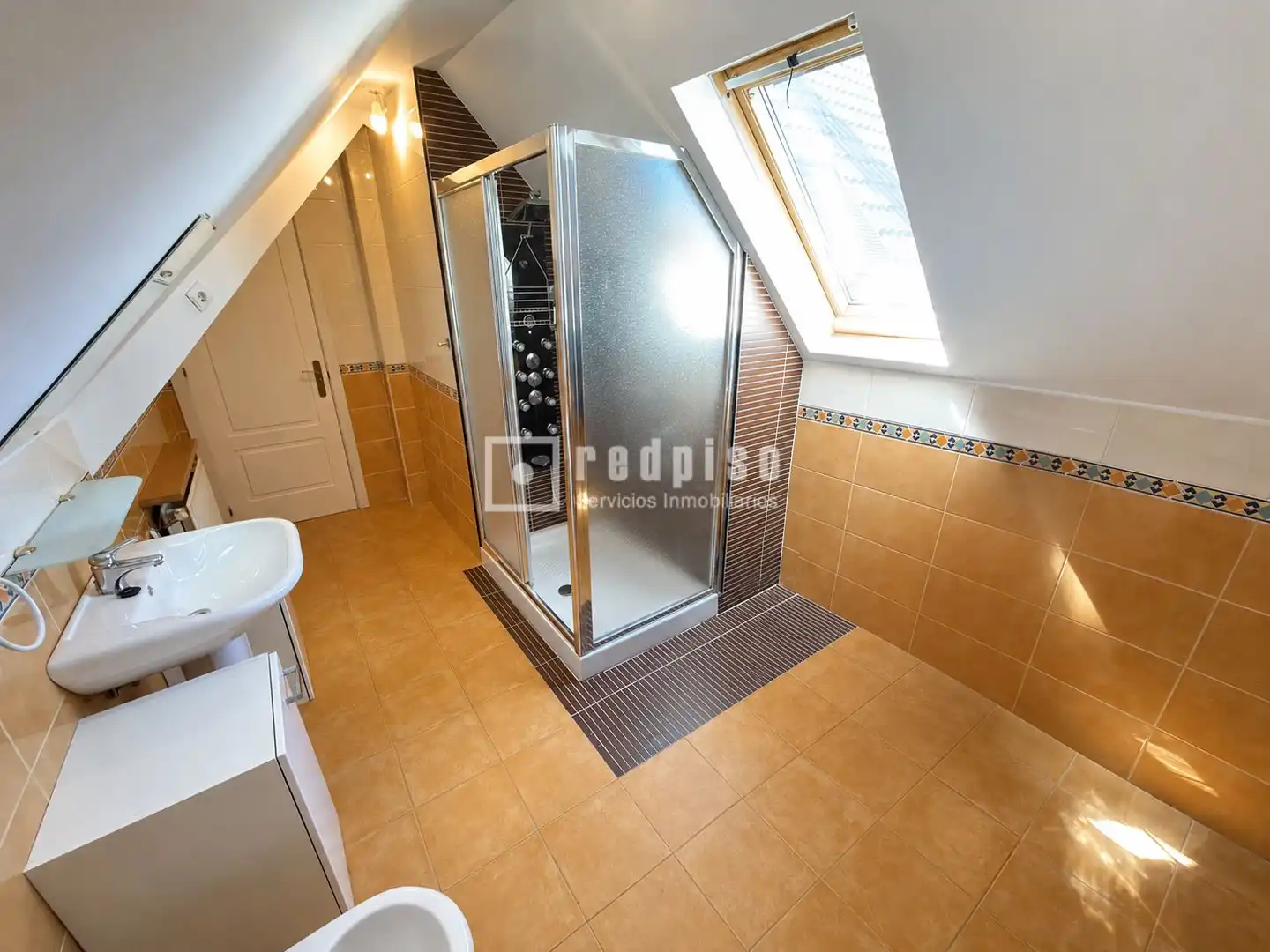 Baño de Ático en venta en Madrid con Aire acondicionado, Calefacción y Parquet