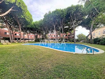 Casa con piscina en venta en La Pineda