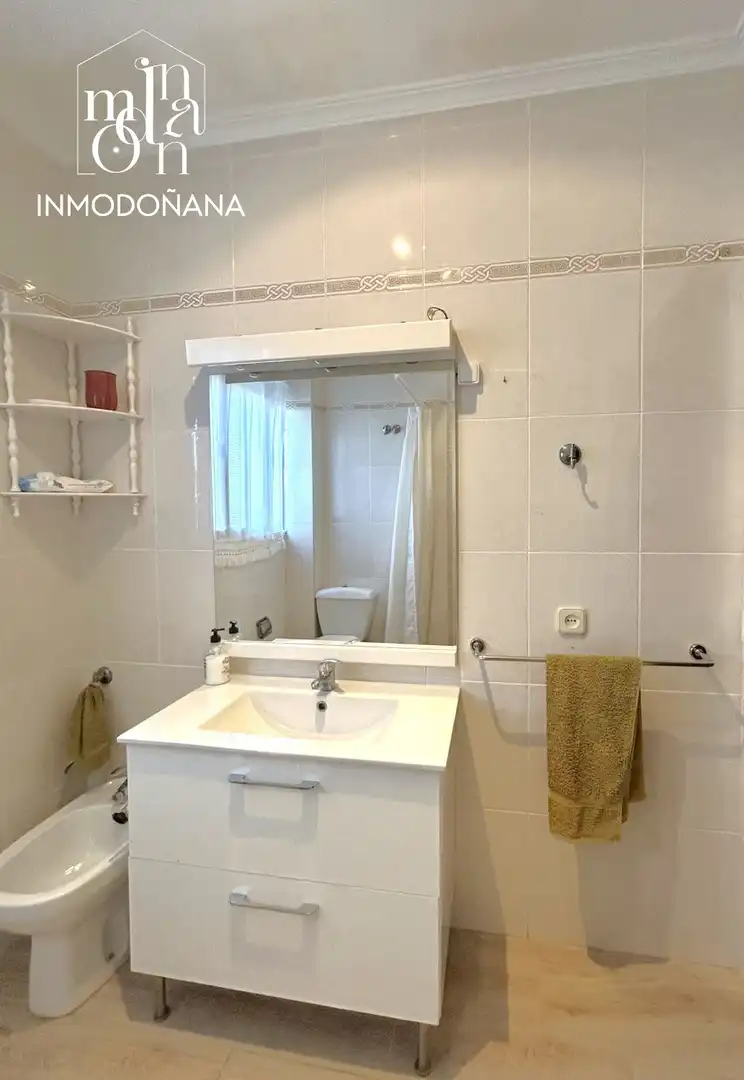 Bany de Casa o xalet en venda en Almonte amb Jardí privat, Terrassa i Moblat