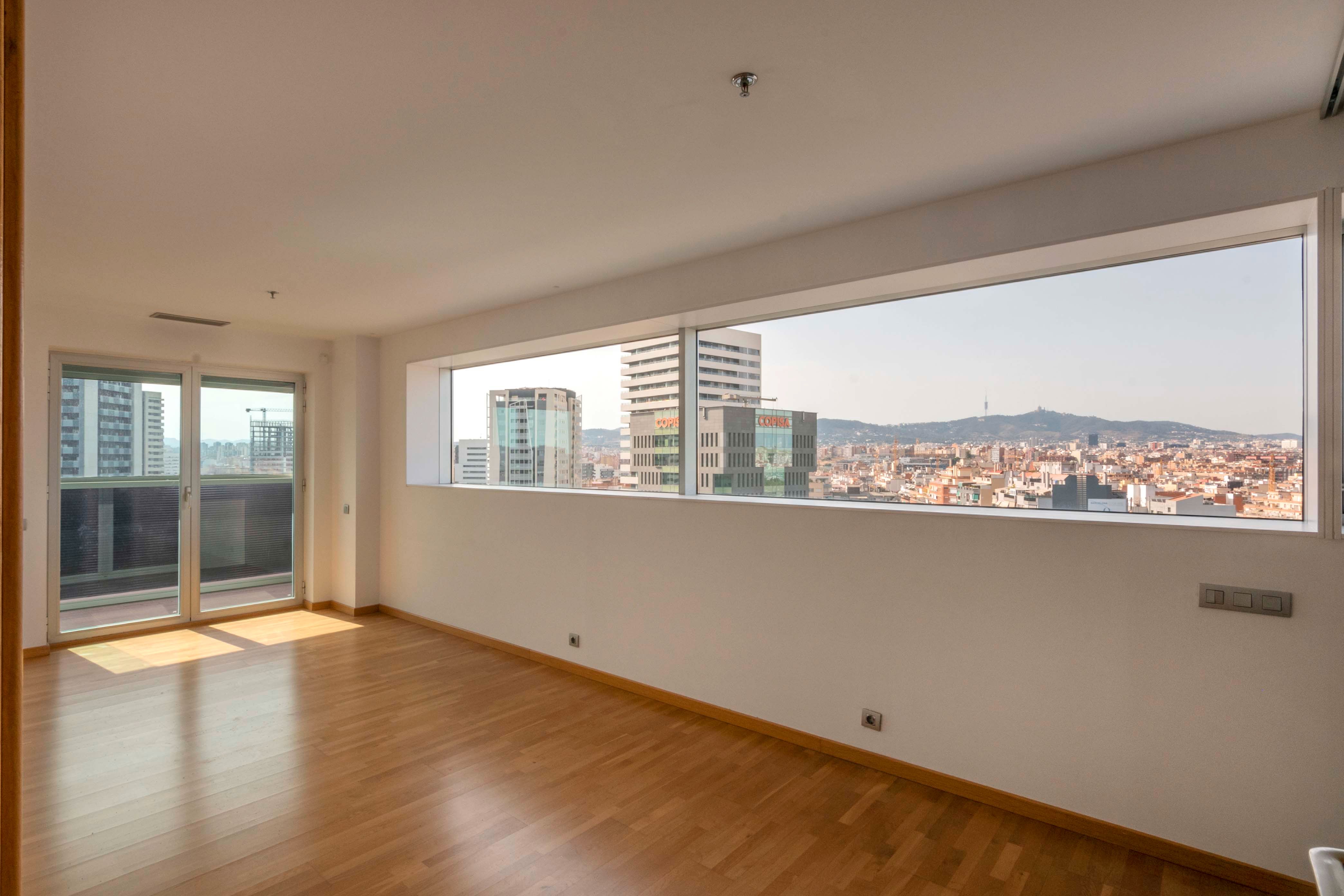 Living room of Flat for sale in  Madrid Capital  with Air Conditioner, Parquet flooring and Terrace
