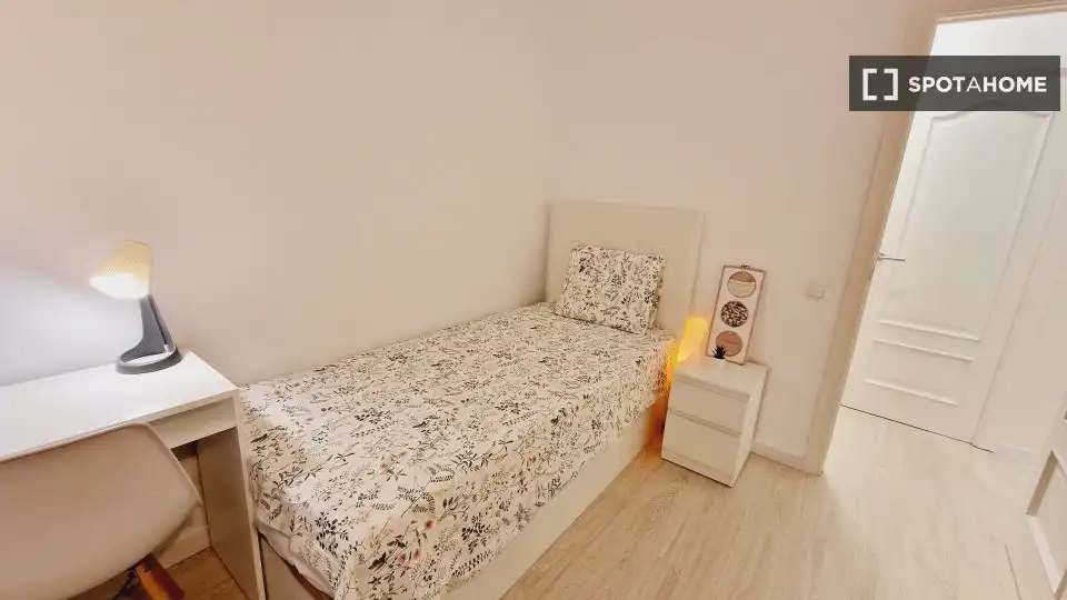 Room in Centre - Cordelles