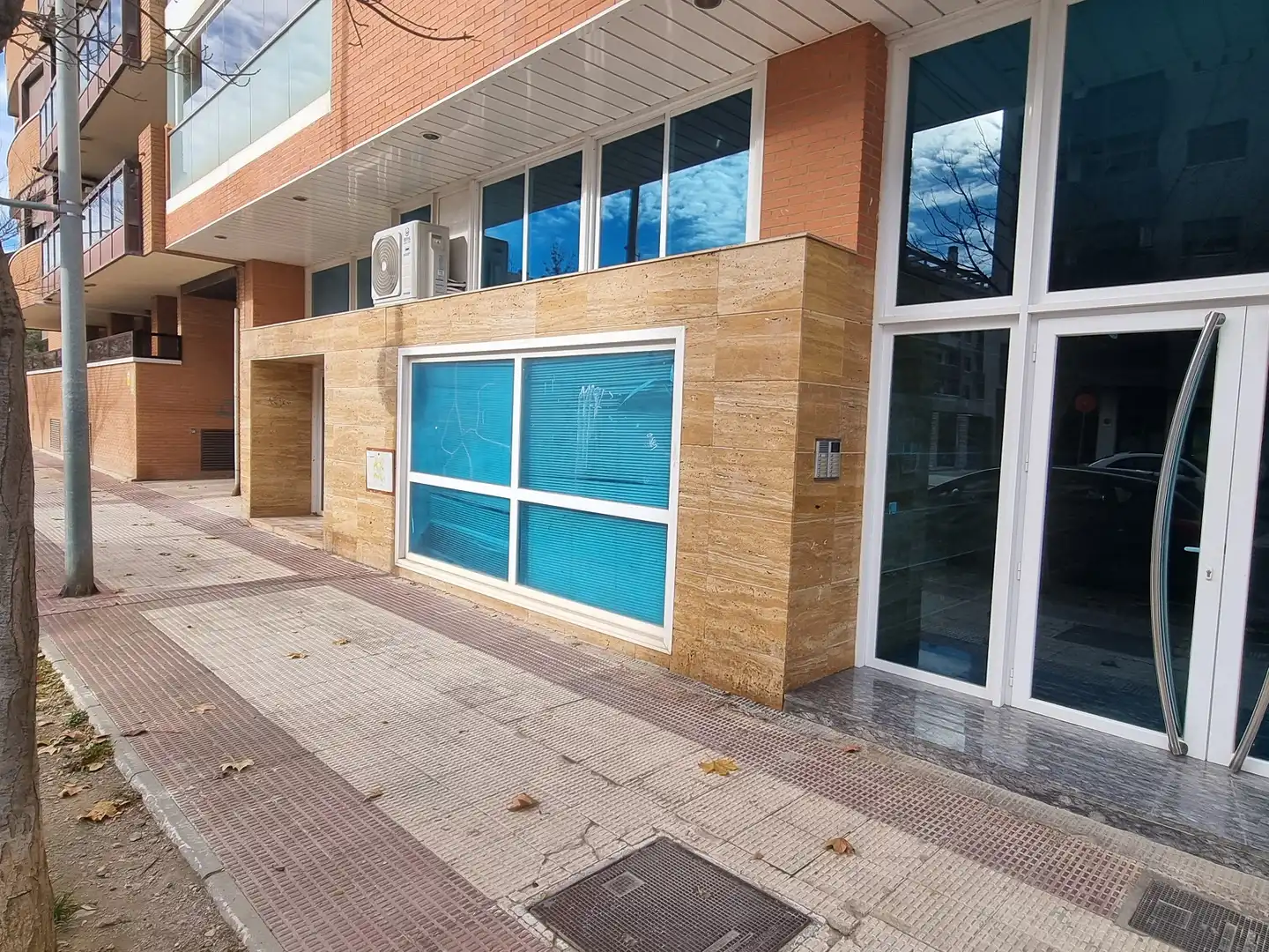 Exterior view of Commercial properties for rent in Huesca