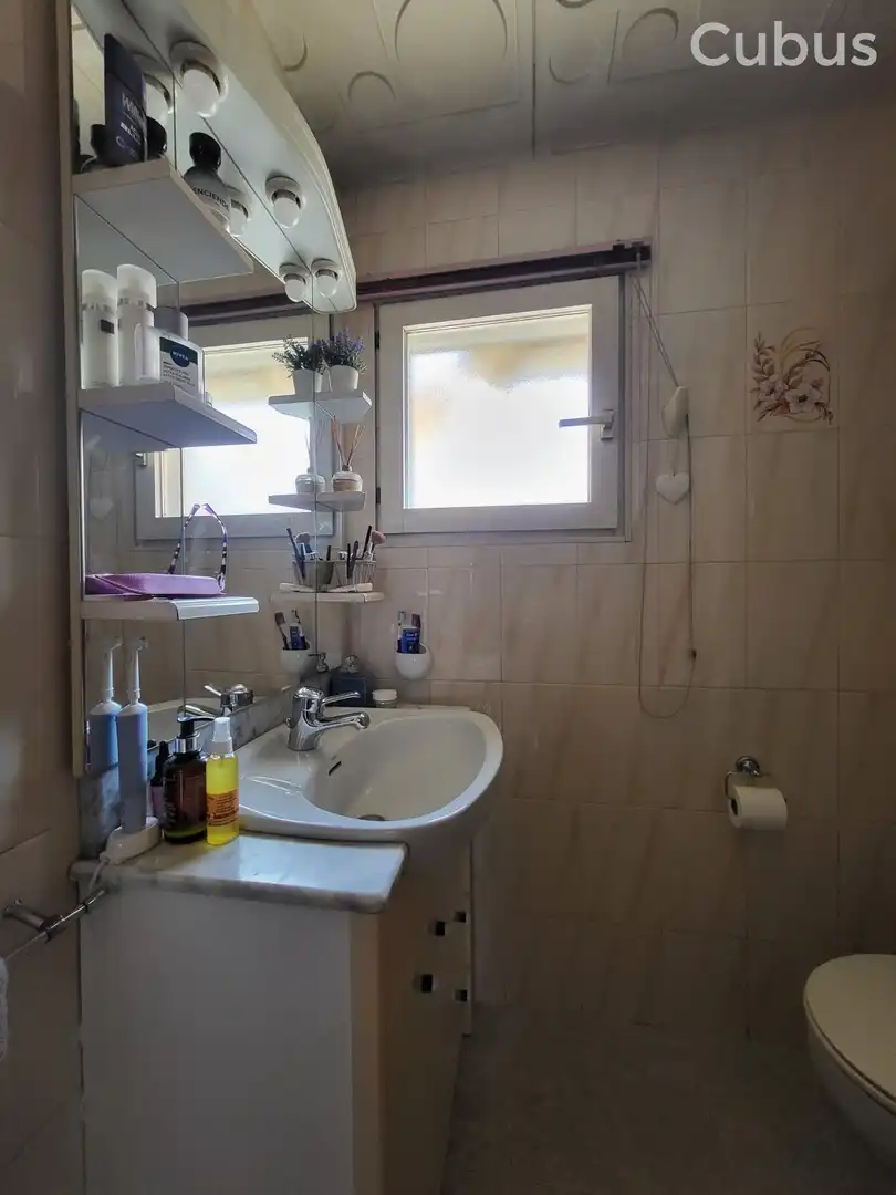 Baño de Casa adosada en venta en Olot con Aire acondicionado, Calefacción y Terraza