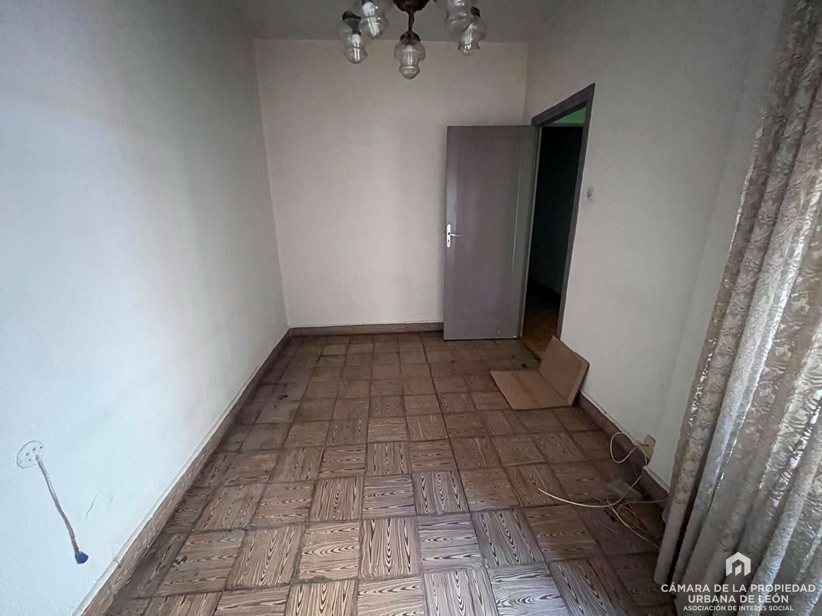 Dormitori de Pis en venda en León Capital  amb Calefacció