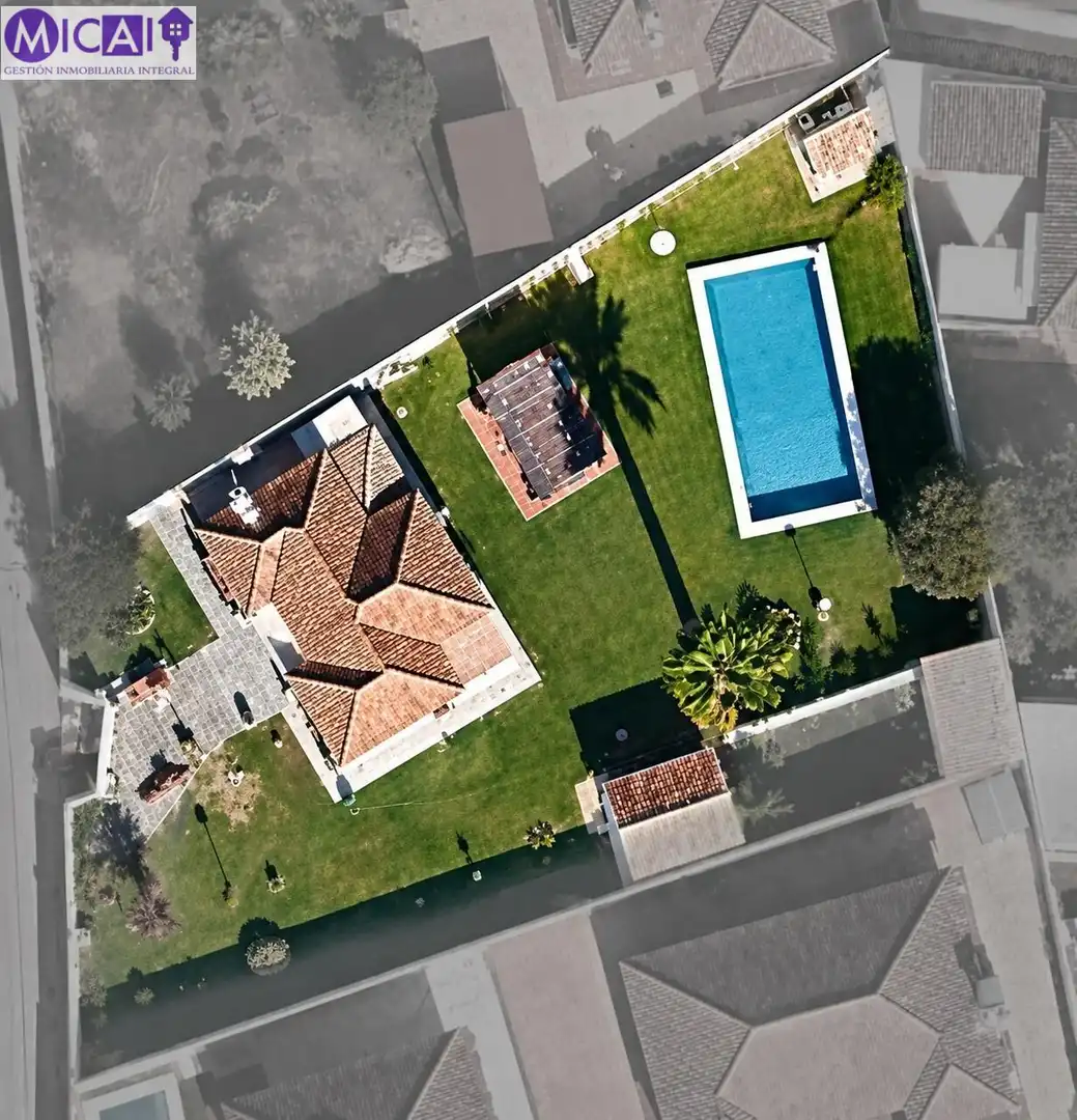 Vista exterior de Casa o chalet en venta en Chiclana de la Frontera con Jardín privado, Trastero y Piscina