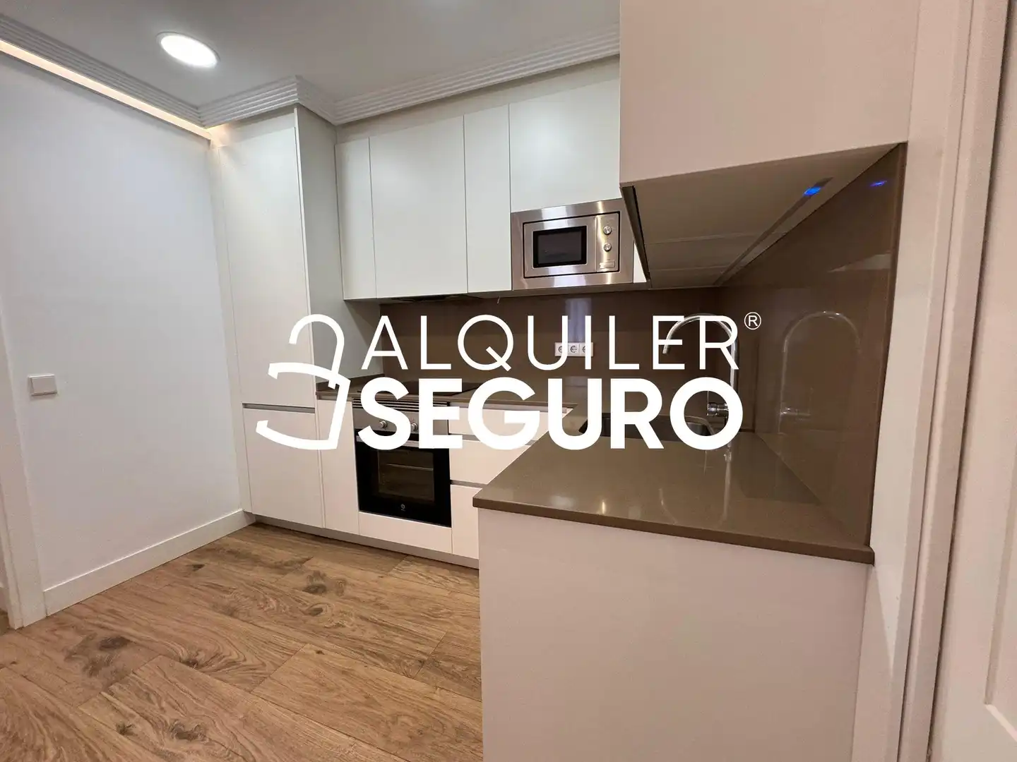 Cuina de Pis de lloguer en Madrid amb Aire condicionat, Calefacció i Terrassa
