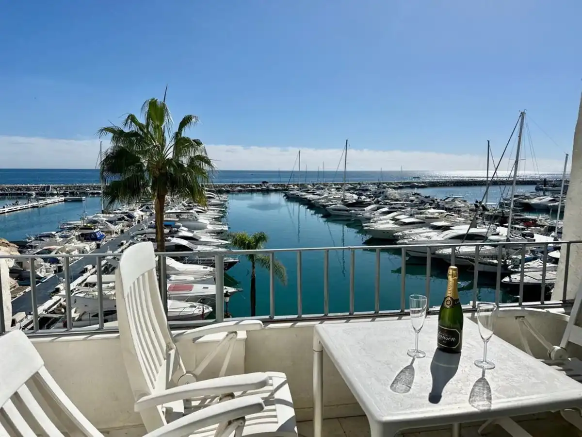 Àtic amb terrassa en venda a Muelle Benabola 3