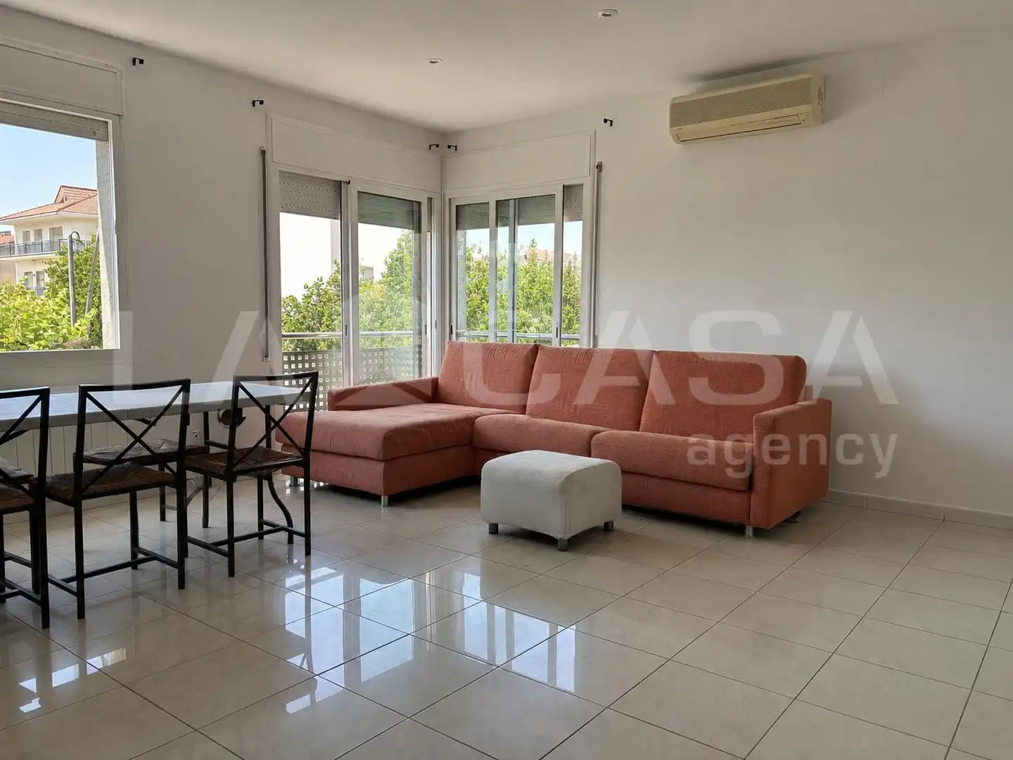 Living room of Detached homes for sale in La Roca del Vallès  with Air Conditioner, Heating and Private garden