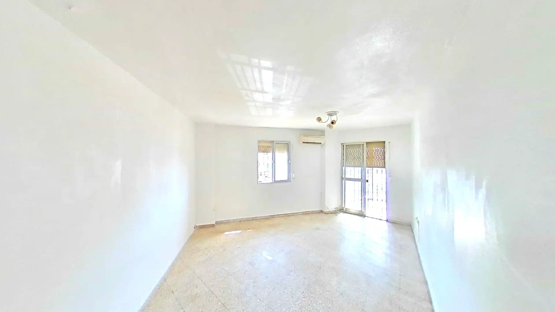 Habitación de Piso en venta en Sevilla con Aire acondicionado y Balcón