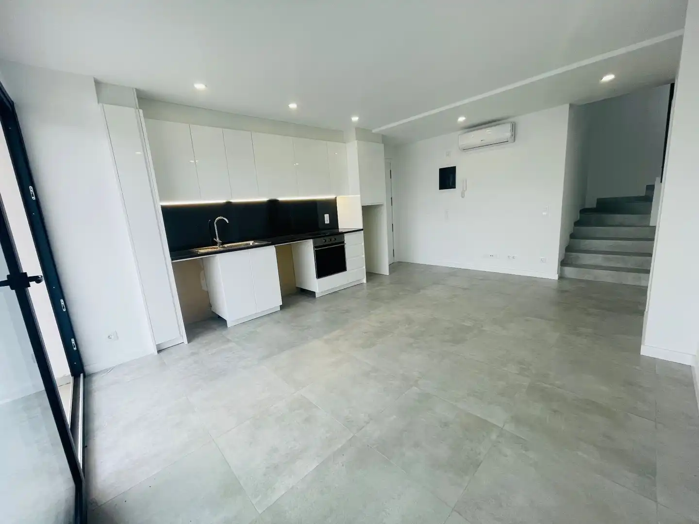 Maisonette zum Verkauf in Roses mit Klimaanlage, Heizung und Terrasse