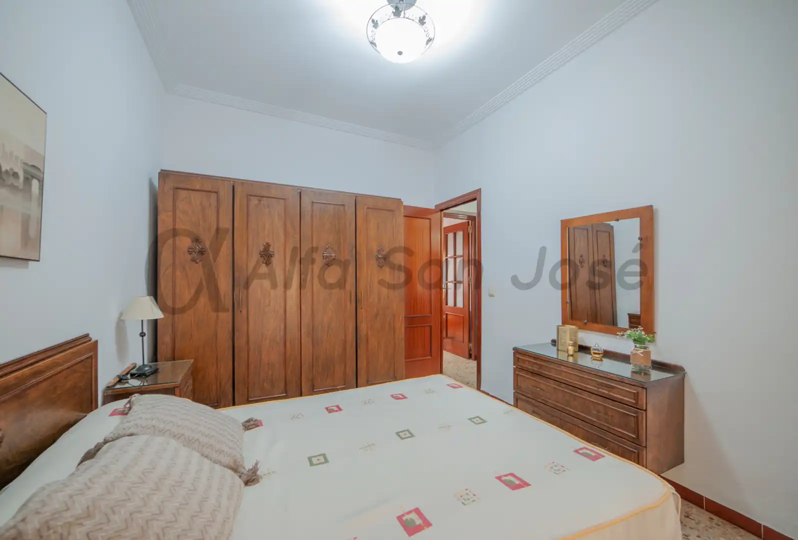 Dormitori de Casa adosada en venda en La Rinconada amb TV