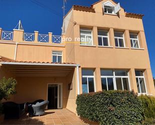 Vista exterior de Casa adosada en venda en Valdemorillo amb Aire condicionat, Calefacció i Jardí privat