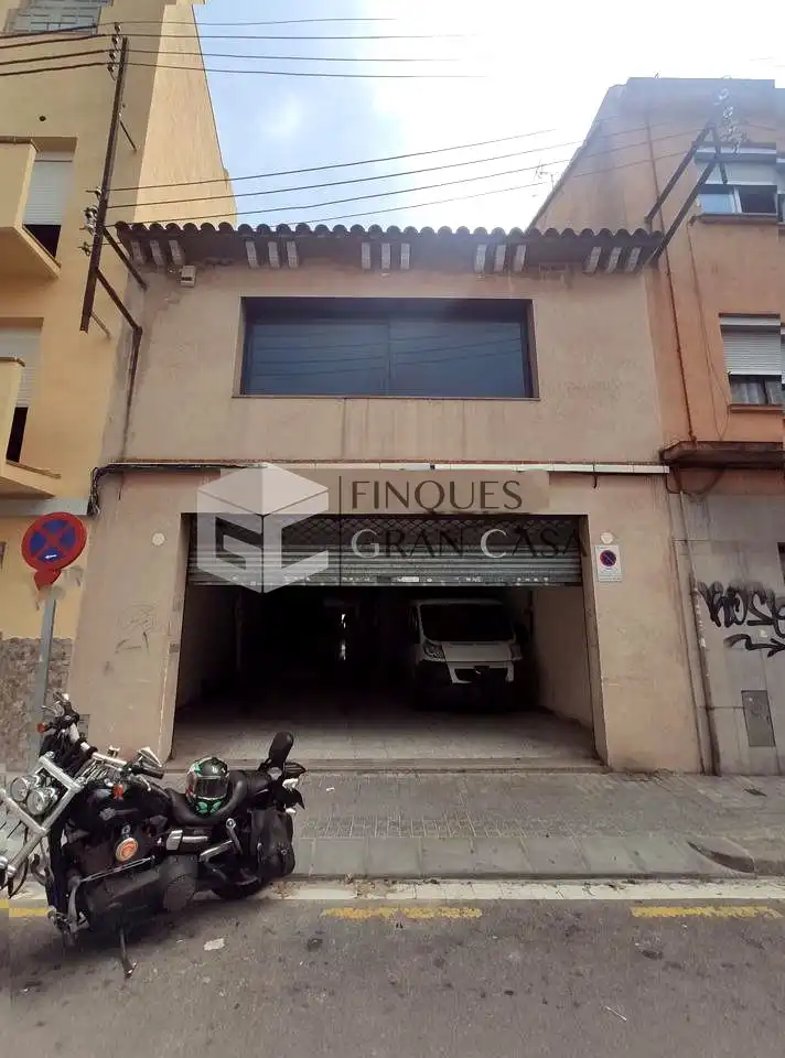 Vista exterior de Edifici en venda en Mataró