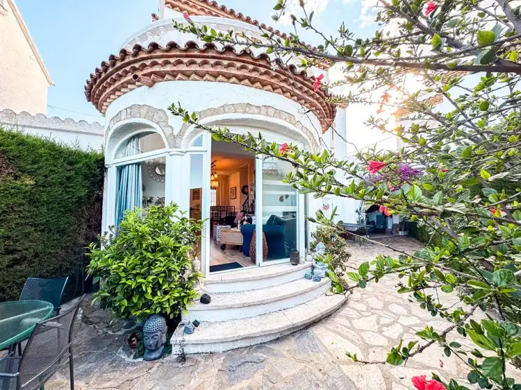 Vista exterior de Casa o xalet de lloguer en Mont-roig del Camp amb Aire condicionat, Jardí privat i Terrassa