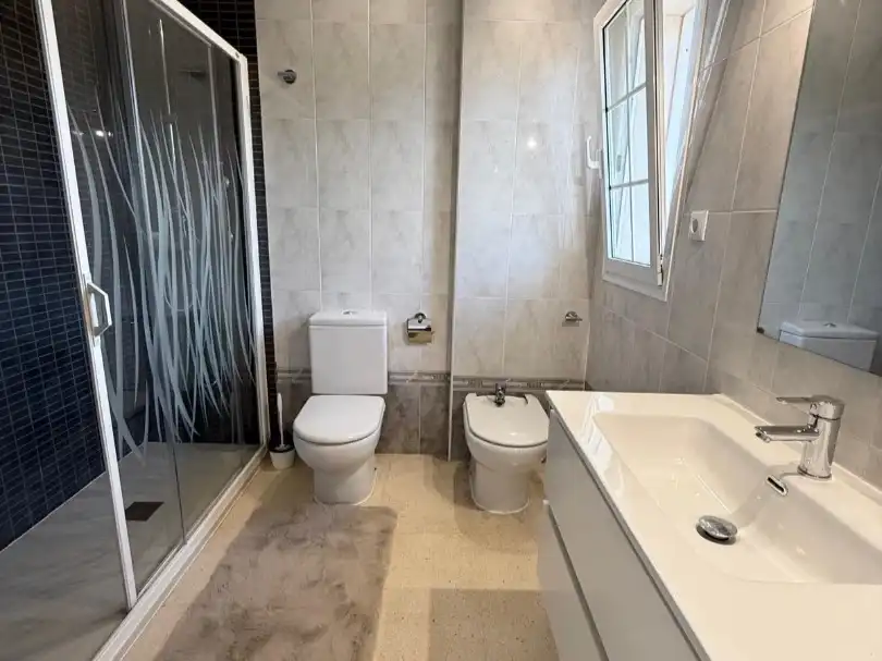 Bany de Casa o xalet en venda en L'Alfàs del Pi amb Aire condicionat, Terrassa i Balcó
