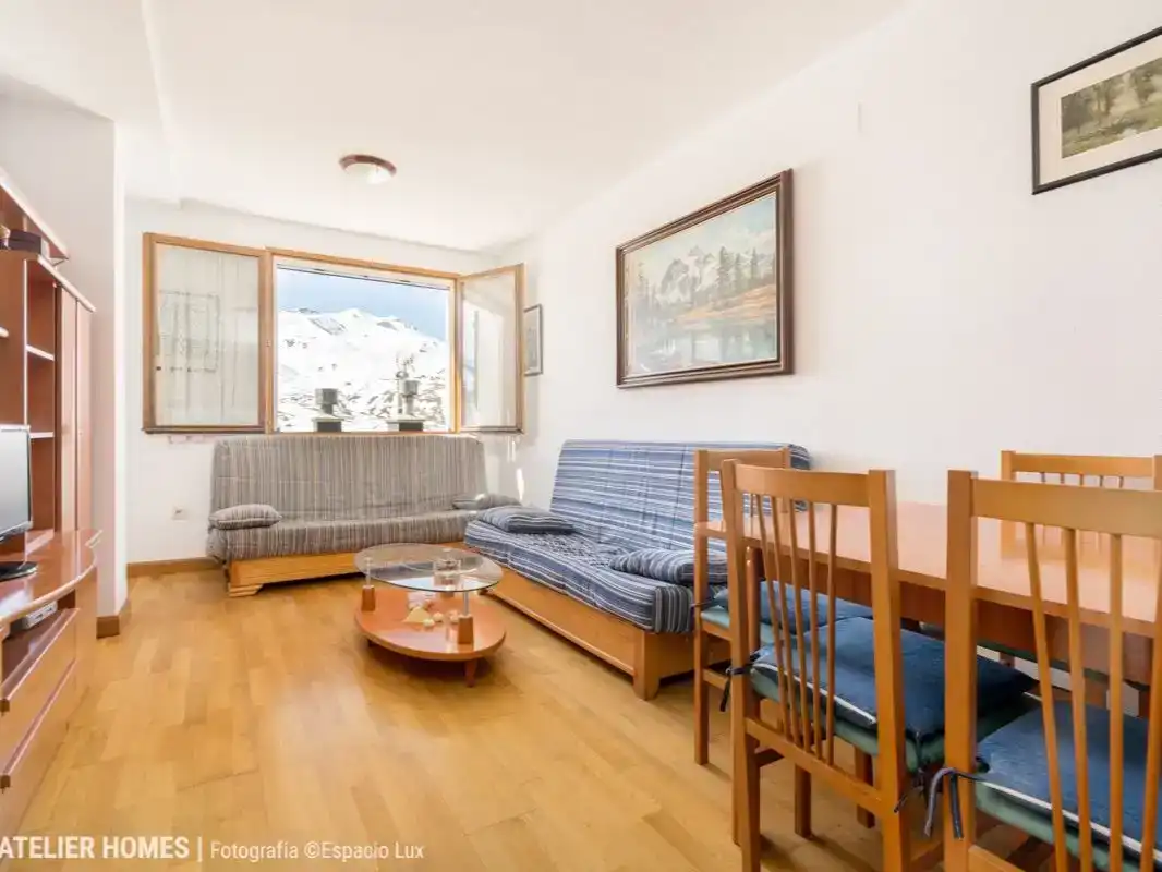 Sala de estar de Piso en venta en Sallent de Gállego con Parquet, Trastero y Piscina