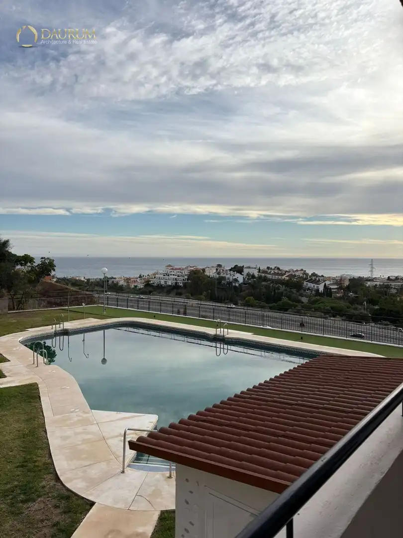 Piscina de Pis en venda en Rincón de la Victoria amb Terrassa, Piscina i Piscina comunitària