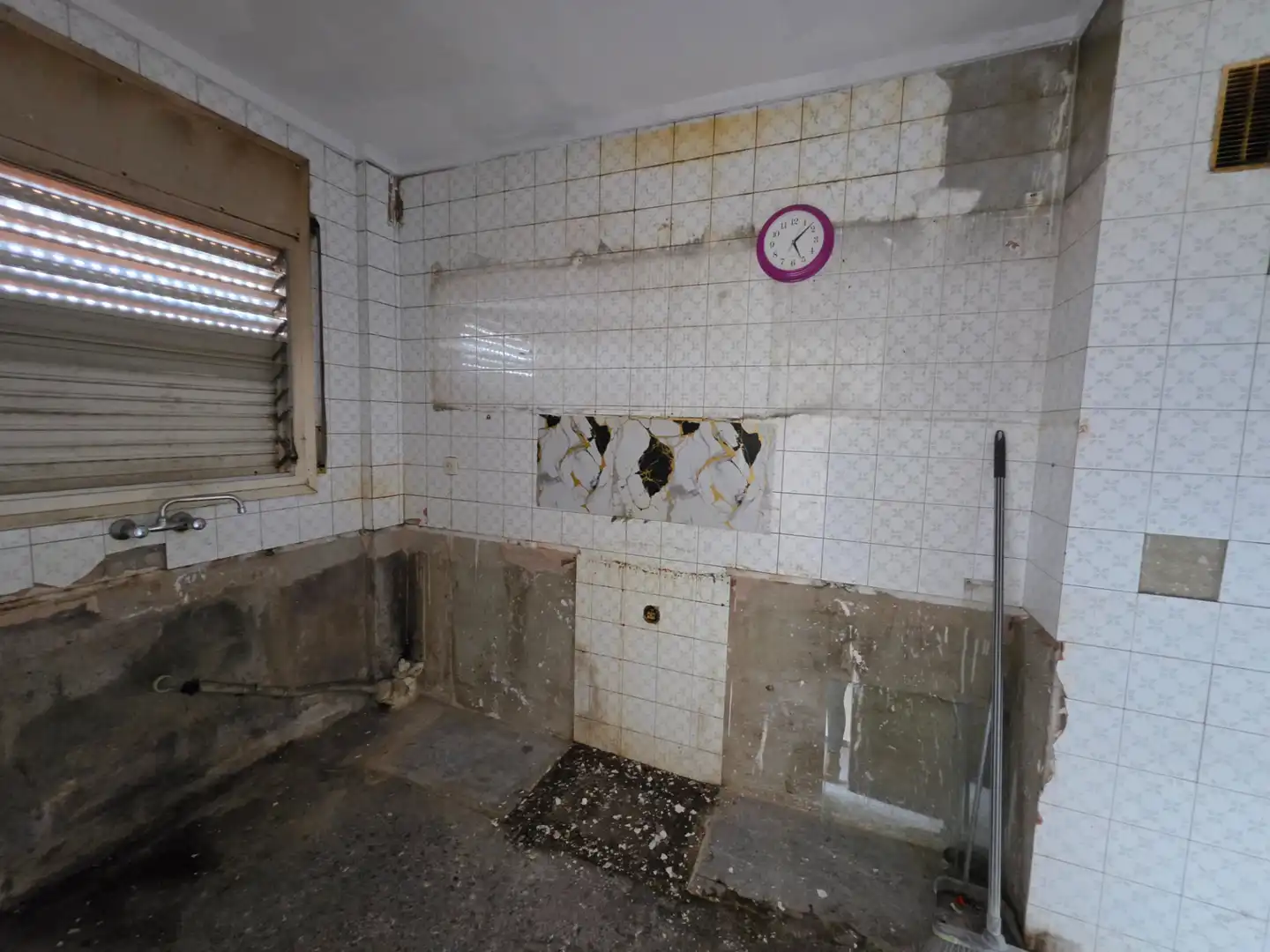 Cocina de Piso en venta en Manlleu con Trastero, Balcón y Alarma