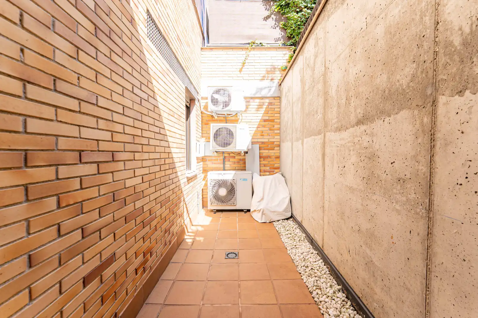 Terrassa de Casa adosada en venda en Torrelodones amb Aire condicionat, Calefacció i Jardí privat